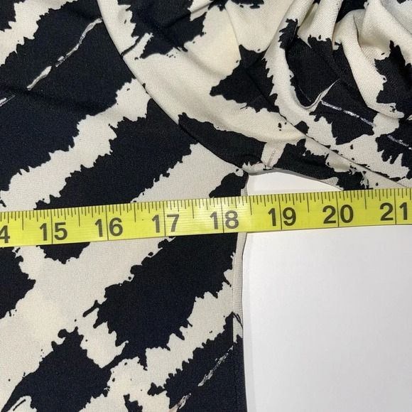 Chico’s Black & Cream Abstract Print Flutter Sleeve Blouse 0 Small Women’s - Picture 8 of 12